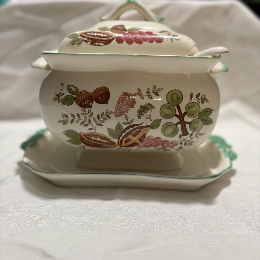 Vintage Elegant Floral Ceramic Tureen with Lid